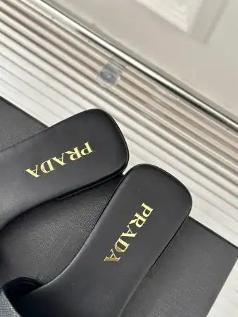 PRADA WOMEN’S SLIDES IN BLACK SAFFIANO LEATHER – PSD063
