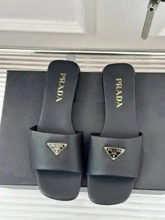 PRADA WOMEN’S SLIDES IN BLACK SAFFIANO LEATHER – PSD063