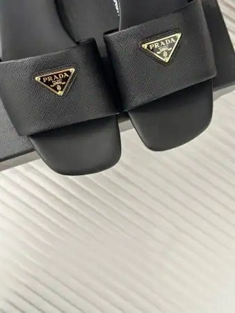 PRADA WOMEN’S SLIDES IN BLACK SAFFIANO LEATHER – PSD063