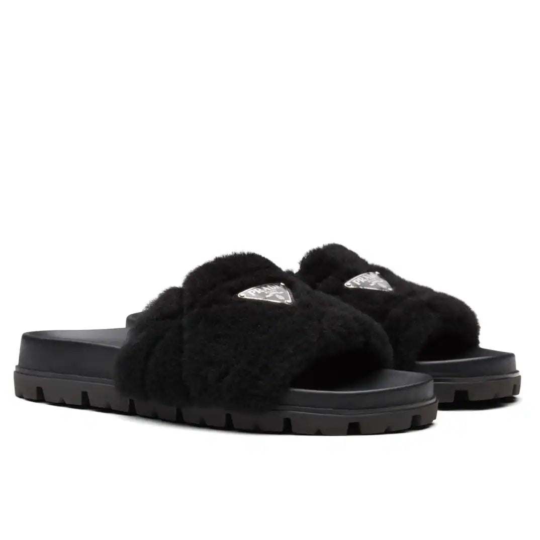 PRADA WOMEN’S SLIDES IN BLACK SHEARLING – PSD074
