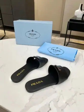 PRADA WOMEN’S SLIDES IN BLACK SMOOTH LEATHER – PSD071