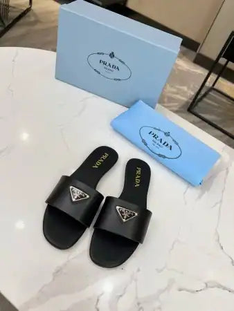 PRADA WOMEN’S SLIDES IN BLACK SMOOTH LEATHER – PSD071