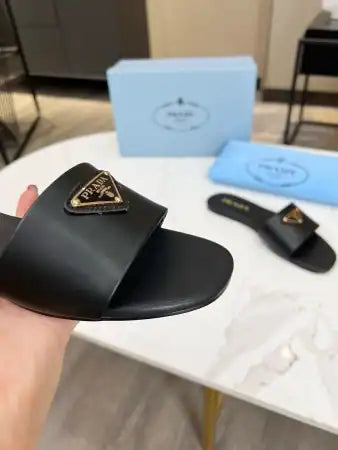 PRADA WOMEN’S SLIDES IN BLACK SMOOTH LEATHER – PSD071