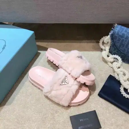 PRADA WOMEN’S SLIDES IN PINK SHEARLING – PSD086