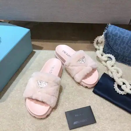 PRADA WOMEN’S SLIDES IN PINK SHEARLING – PSD086