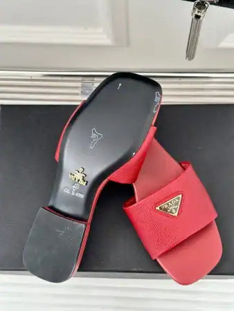 PRADA WOMEN’S SLIDES IN RED SAFFIANO LEATHER – PSD064