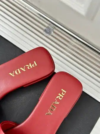PRADA WOMEN’S SLIDES IN RED SAFFIANO LEATHER – PSD064