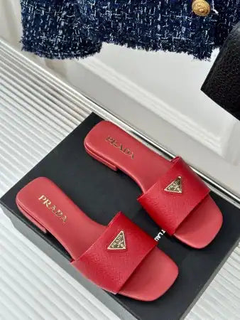 PRADA WOMEN’S SLIDES IN RED SAFFIANO LEATHER – PSD064
