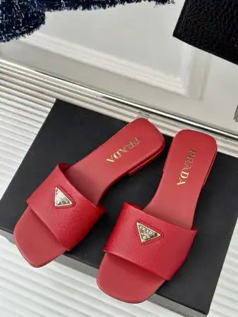 PRADA WOMEN’S SLIDES IN RED SAFFIANO LEATHER – PSD064