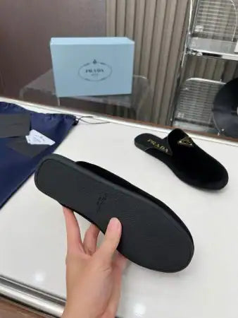 PRADA WOMEN’S SLIPPERS IN BLACK VELVET – PSD013
