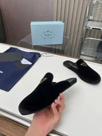 PRADA WOMEN’S SLIPPERS IN BLACK VELVET – PSD013