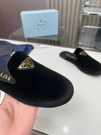 PRADA WOMEN’S SLIPPERS IN BLACK VELVET – PSD013