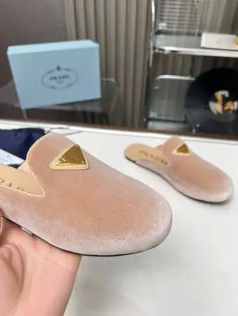 PRADA WOMEN’S SLIPPERS IN NUDE VELVET – PSD073