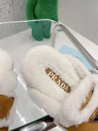 PRADA WOMEN’S SLIPPERS IN TAN SHEARLING – PSD050