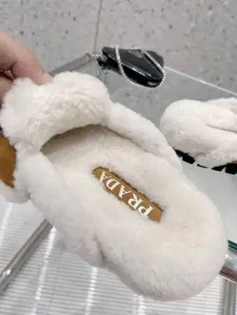 PRADA WOMEN’S SLIPPERS IN TAN SHEARLING – PSD050