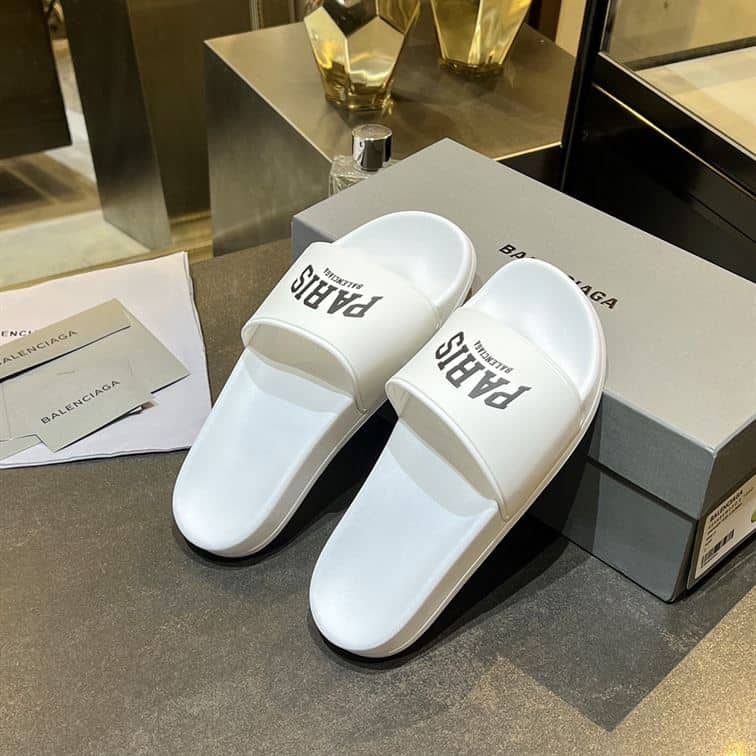 BALENCIAGA CITIES PARIS POOL SLIDE SANDAL – BBD007