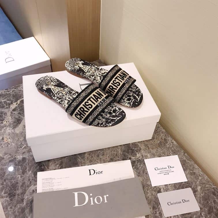 DIOR DWAY SLIDE – DS009