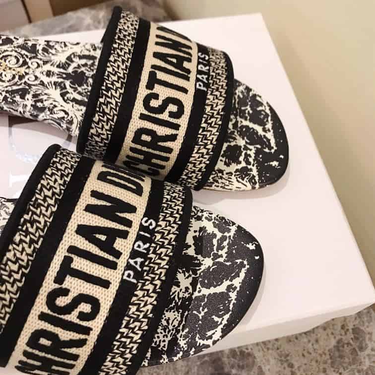 DIOR DWAY SLIDE – DS009