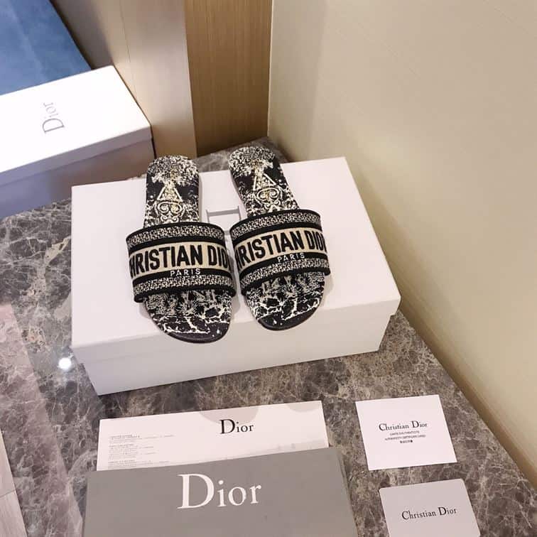 DIOR DWAY SLIDE – DS009