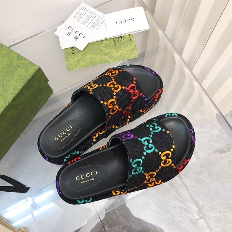 GUCCI ANGELINA EMBROIDERED LOGO PLATFORM SLIDE SANDAL – GSL025