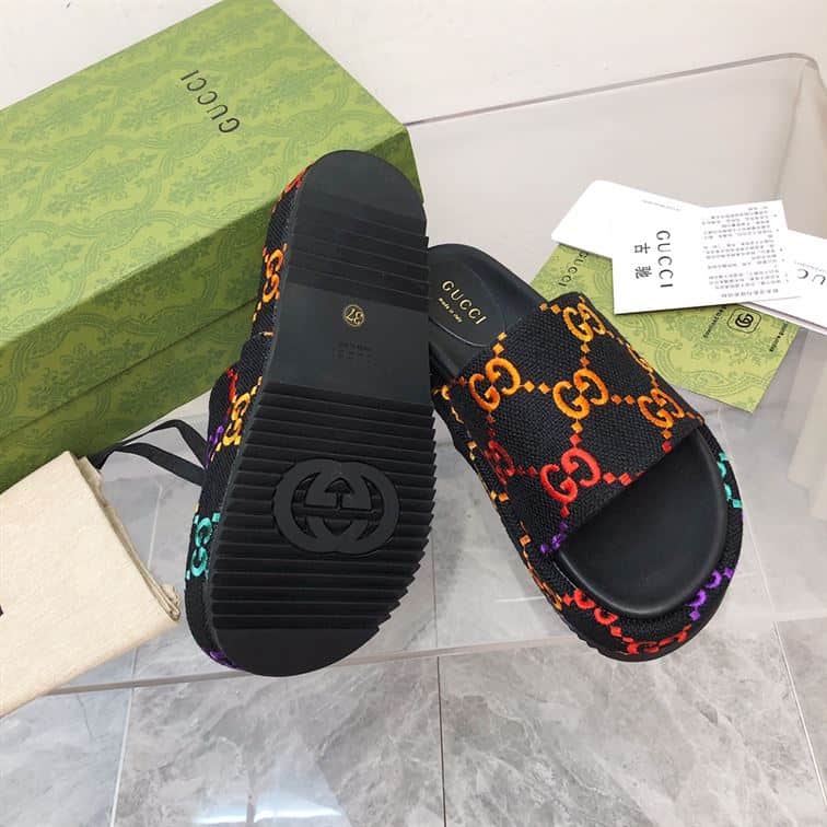 GUCCI ANGELINA EMBROIDERED LOGO PLATFORM SLIDE SANDAL – GSL025