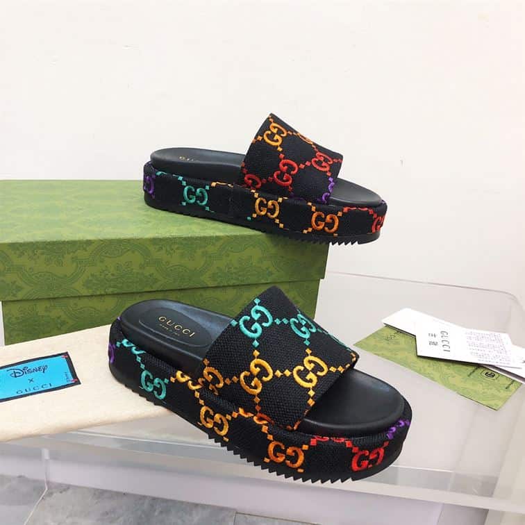 GUCCI ANGELINA EMBROIDERED LOGO PLATFORM SLIDE SANDAL – GSL025