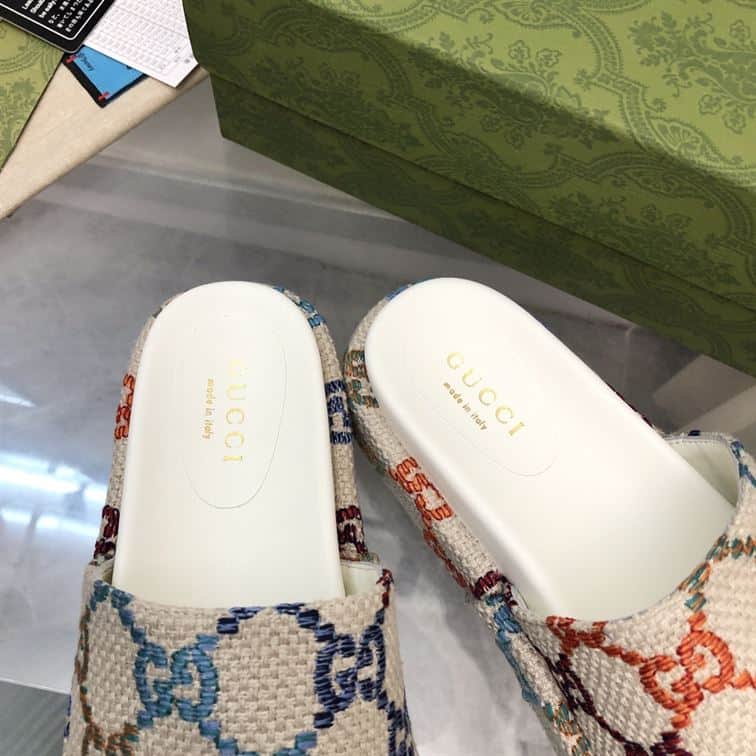GUCCI ANGELINA EMBROIDERED LOGO PLATFORM SLIDE SANDAL – GSL026