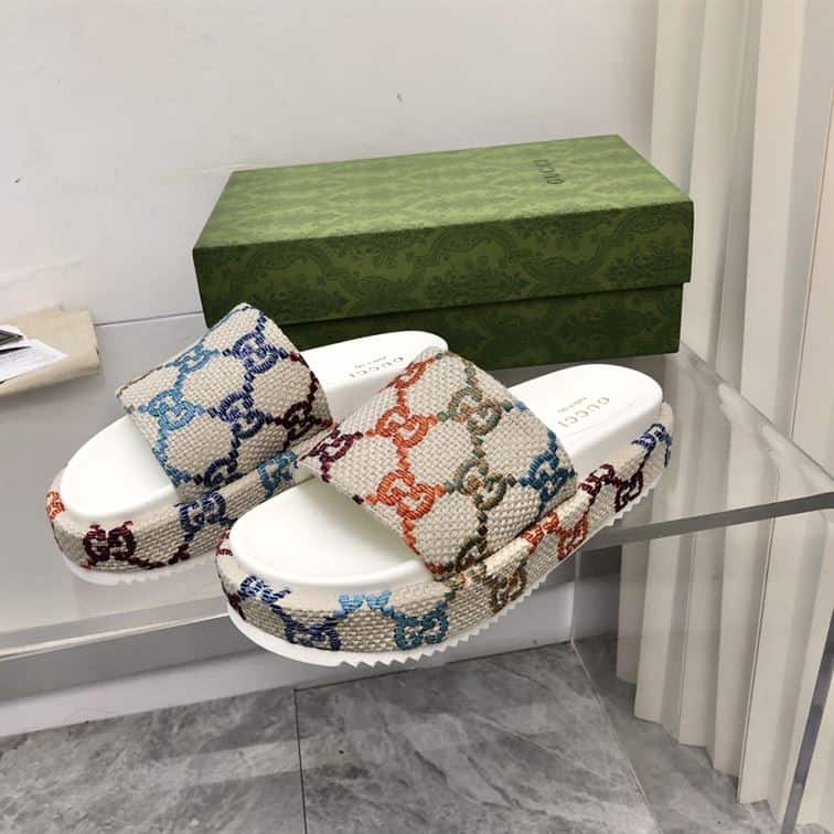 GUCCI ANGELINA EMBROIDERED LOGO PLATFORM SLIDE SANDAL – GSL026