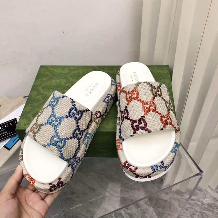 GUCCI ANGELINA EMBROIDERED LOGO PLATFORM SLIDE SANDAL – GSL026