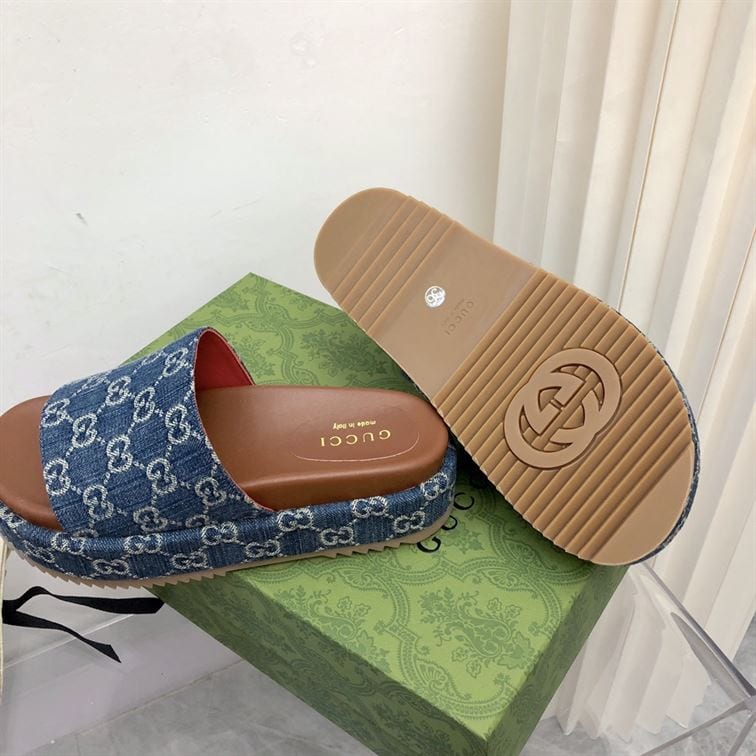 GUCCI ANGELINA LOGO-JACQUARD COATED-CANVAS PLATFORM SLIDES – GSL024