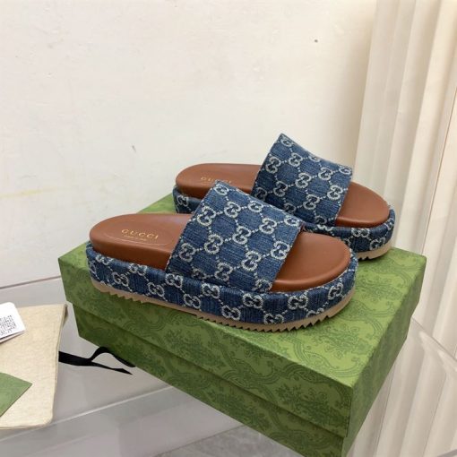 GUCCI ANGELINA LOGO-JACQUARD COATED-CANVAS PLATFORM SLIDES – GSL024