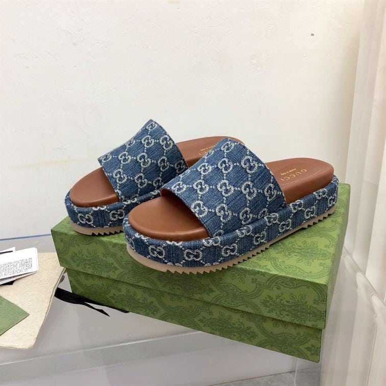 GUCCI ANGELINA LOGO-JACQUARD COATED-CANVAS PLATFORM SLIDES – GSL024