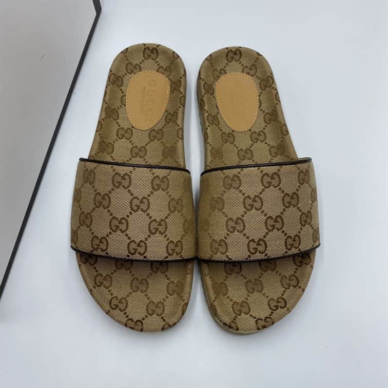 GUCCI GG CANVAS FLIP FLOP SANDAL – GSL001