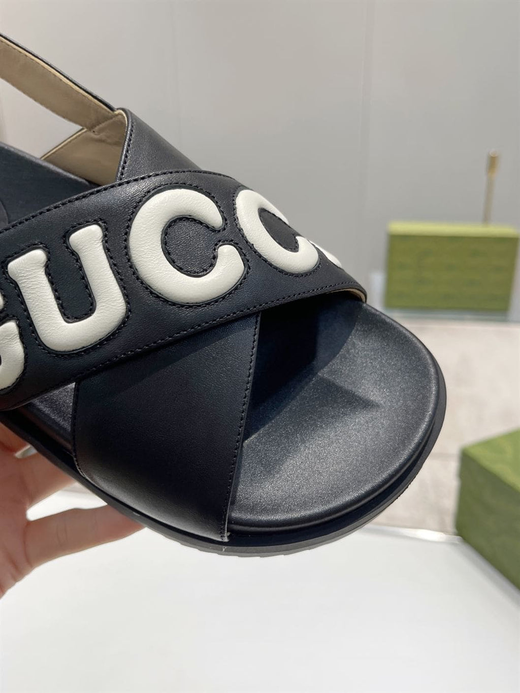 GUCCI MEN’S GUCCI SANDAL BLACK LEATHER – GSL009