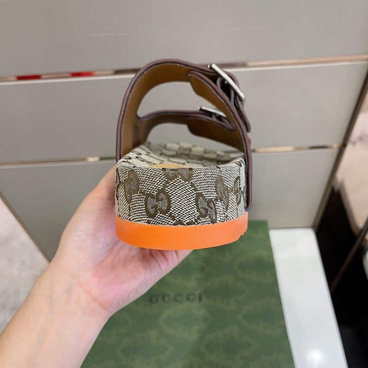 GUCCI MEN’S SLIDE SANDAL WITH STRAPS – GSL030