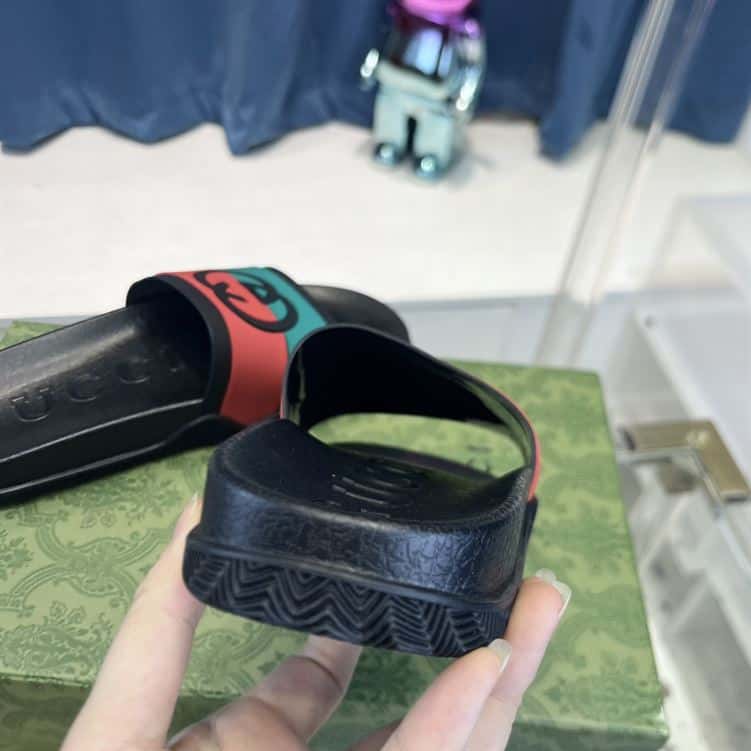 GUCCI SLIDE INTERLOCKING G LEATHER BLACK FOR MEN – GSL003