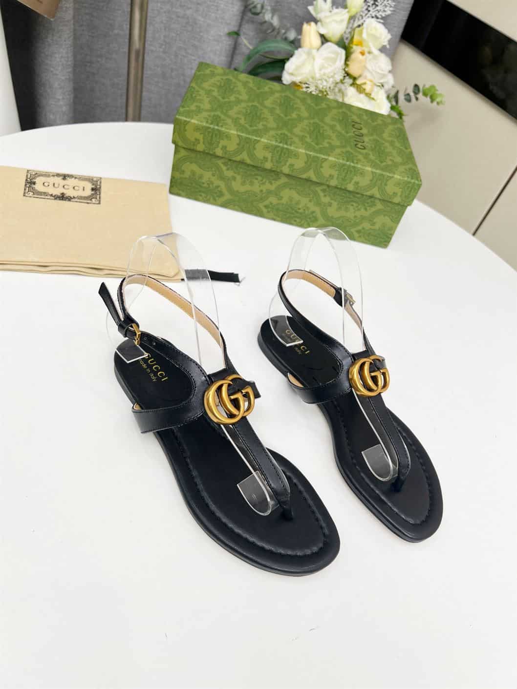 GUCCI WOMEN’S DOUBLE G THONG SANDAL BLACK LEATHER – GSL021