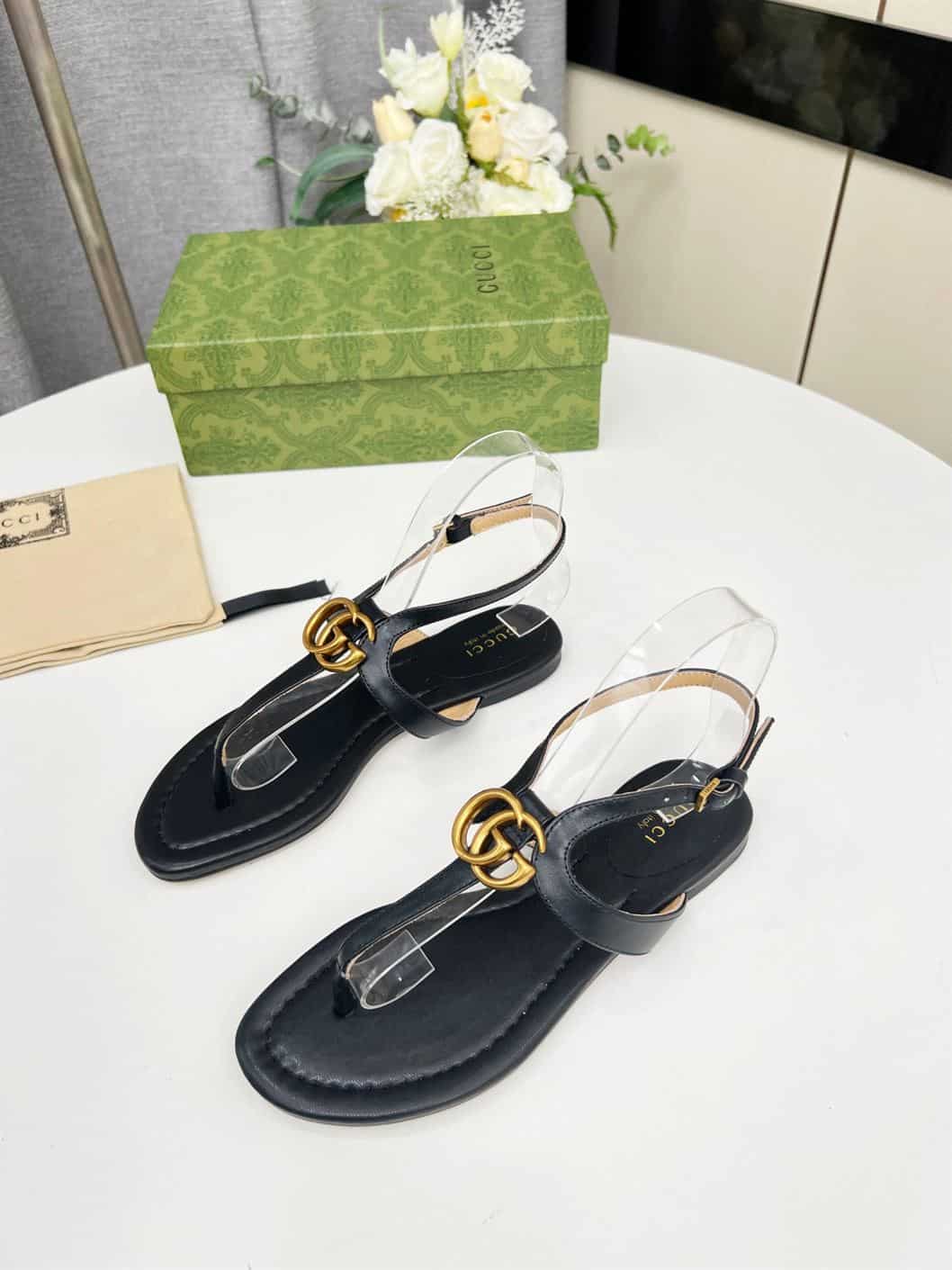 GUCCI WOMEN’S DOUBLE G THONG SANDAL BLACK LEATHER – GSL021