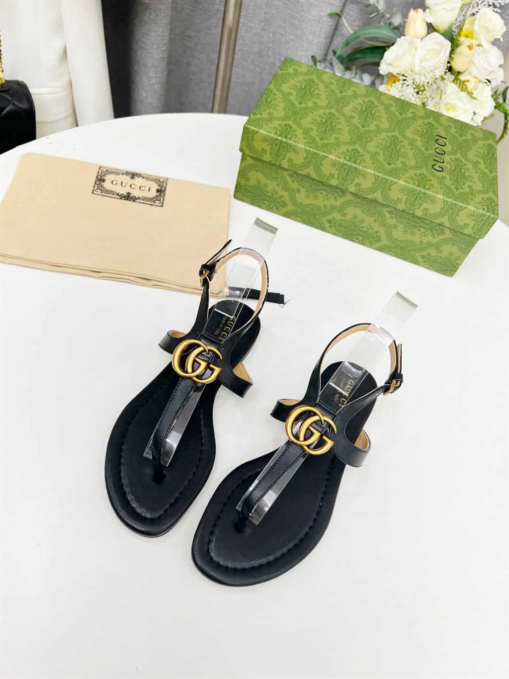GUCCI WOMEN’S DOUBLE G THONG SANDAL BLACK LEATHER – GSL021