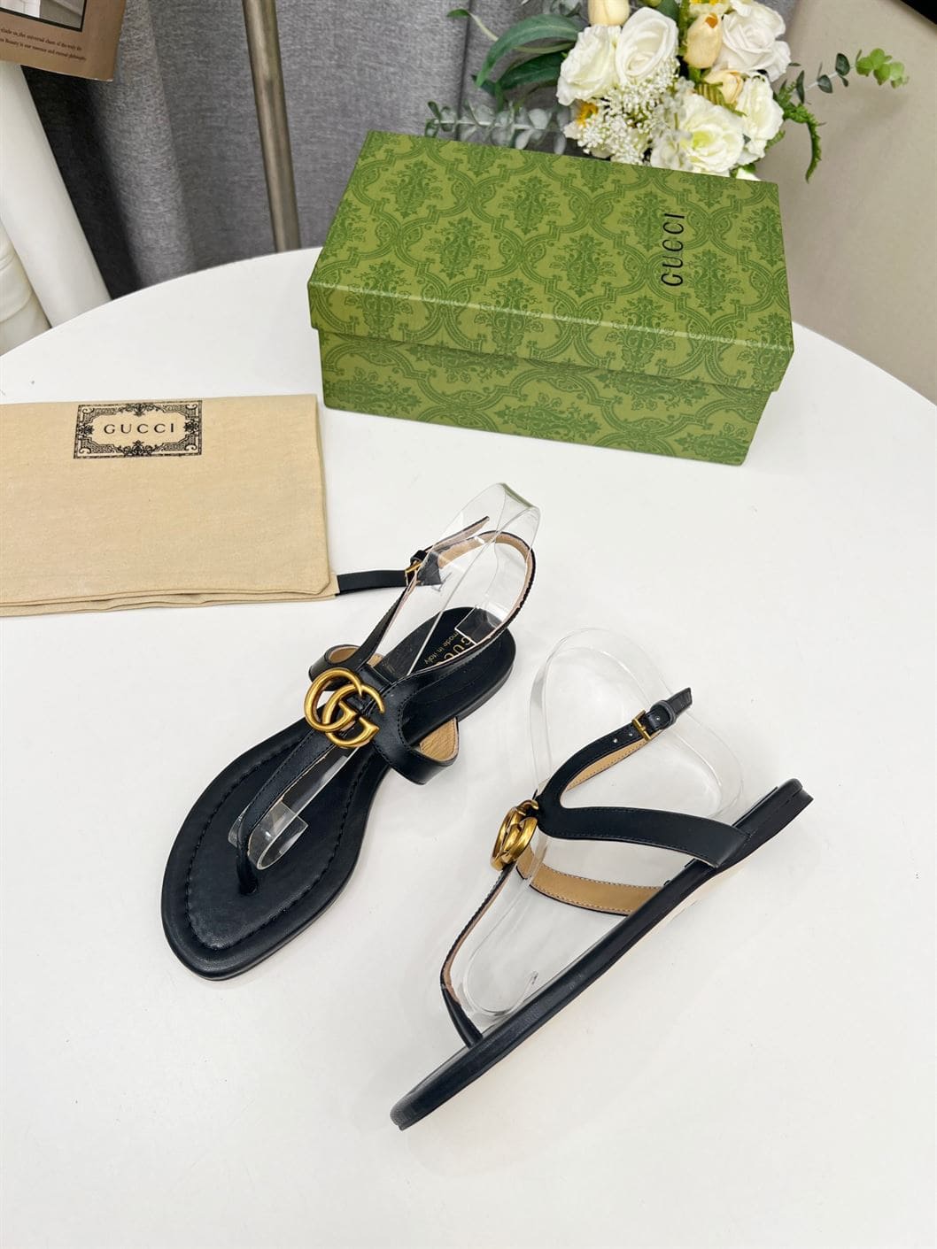 GUCCI WOMEN’S DOUBLE G THONG SANDAL BLACK LEATHER – GSL021