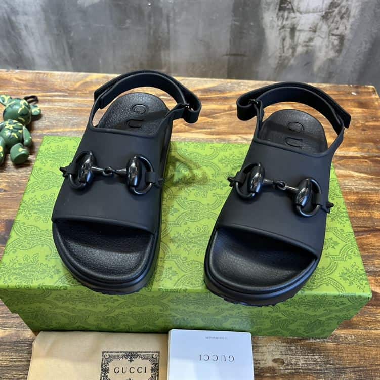 GUCCI WOMEN’S HORSEBIT FLATFORM SANDAL BLACK RUBBER – GSL016