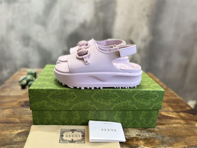 GUCCI WOMEN’S HORSEBIT FLATFORM SANDAL LIGHT PINK RUBBER – GSL018