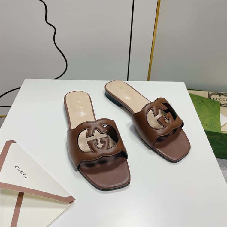 GUCCI WOMEN’S INTERLOCKING G CUT-OUT SLIDE SANDAL – GSL014