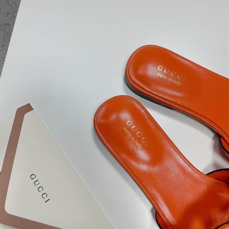 GUCCI WOMEN’S INTERLOCKING G CUT-OUT SLIDE SANDAL – GSL015
