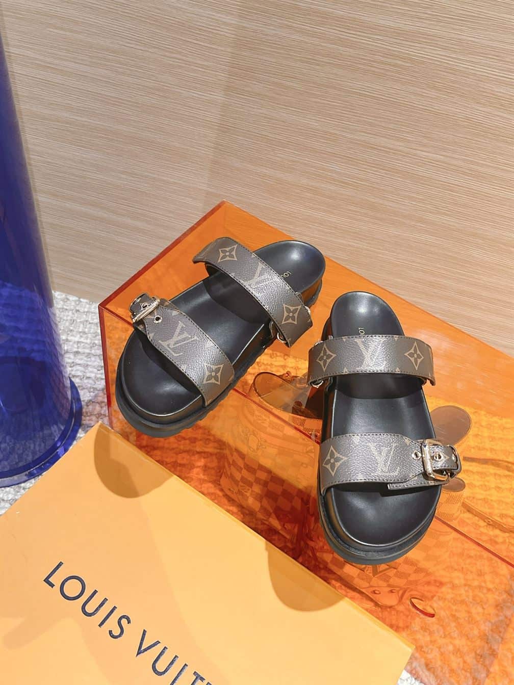 LOUIS VUITTON BOM DIA FLAT COMFORT MULE – LVSD017