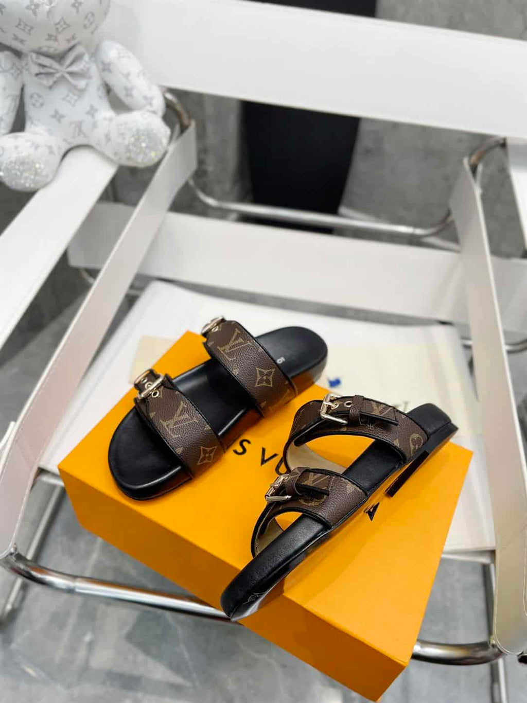 LOUIS VUITTON BOM DIA FLAT MULE – LVSD035