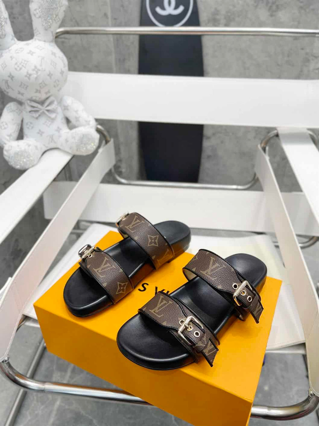 LOUIS VUITTON BOM DIA FLAT MULE – LVSD035