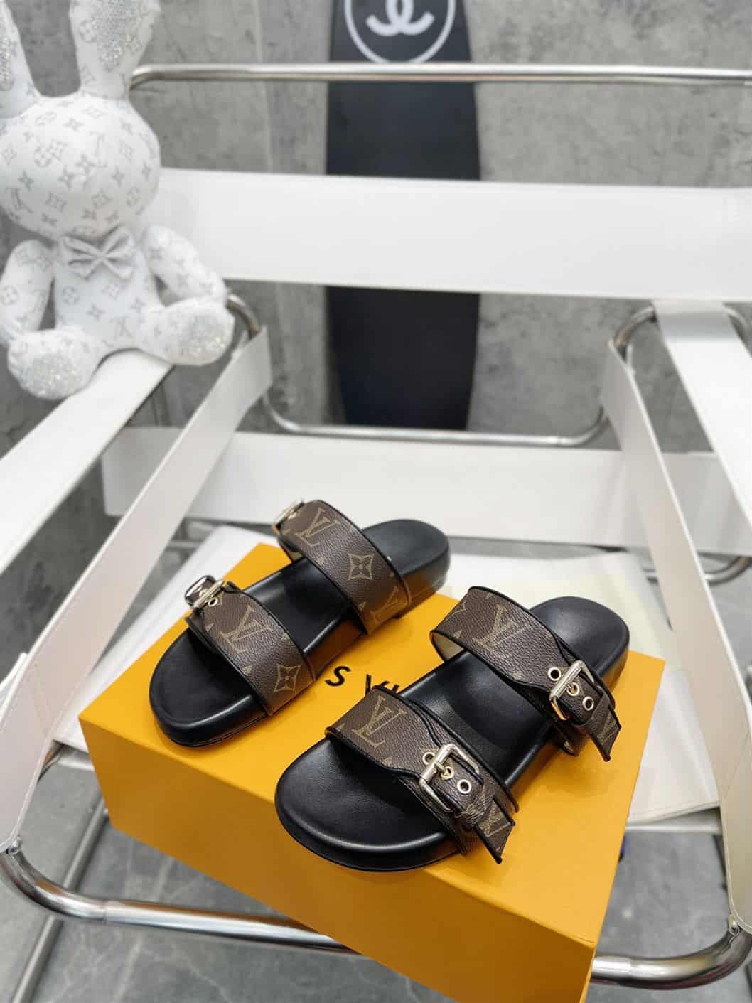 LOUIS VUITTON BOM DIA FLAT MULE – LVSD035