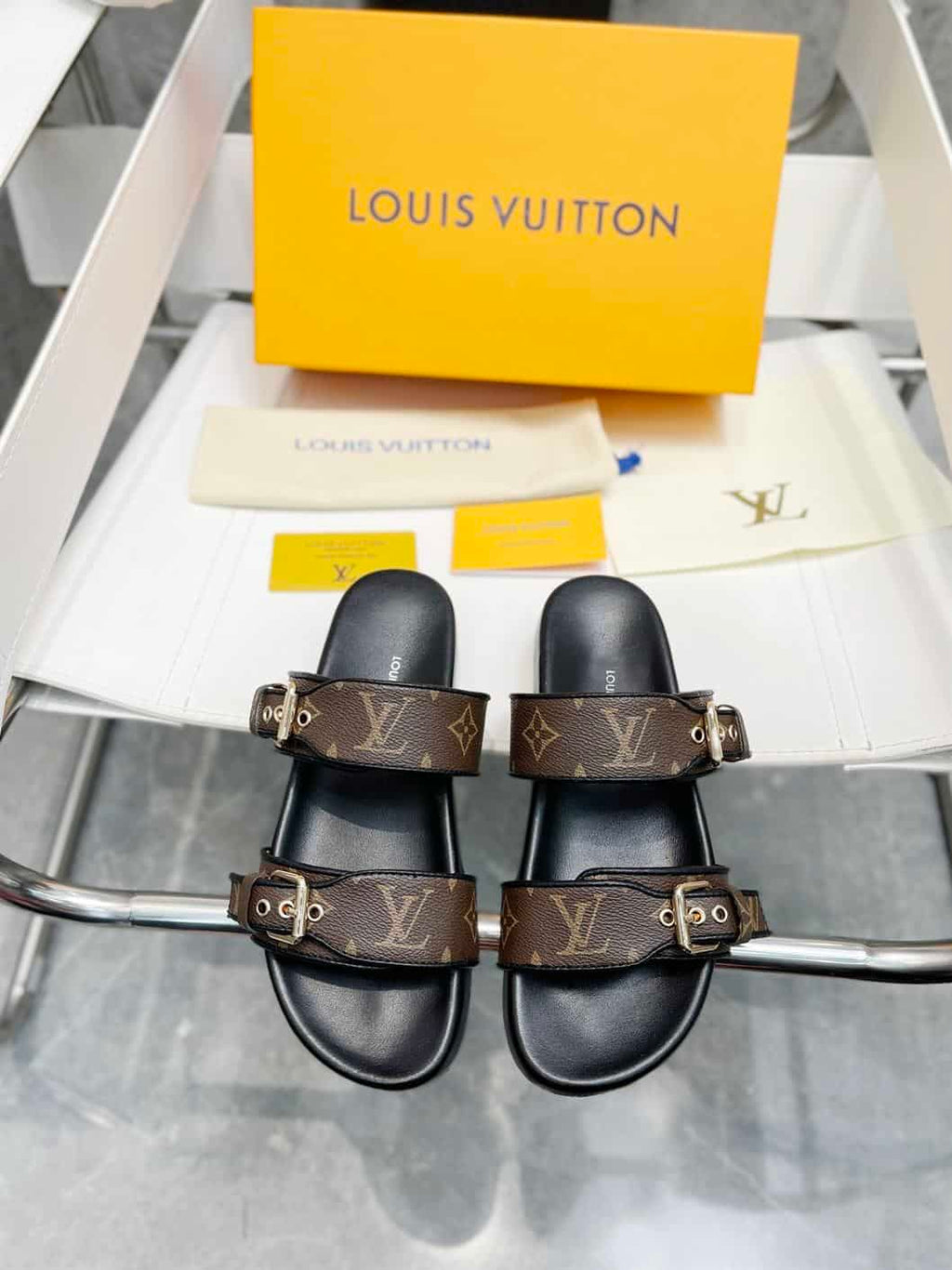 LOUIS VUITTON BOM DIA FLAT MULE – LVSD035