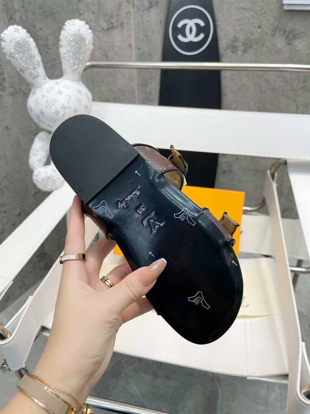 LOUIS VUITTON BOM DIA FLAT MULE – LVSD035
